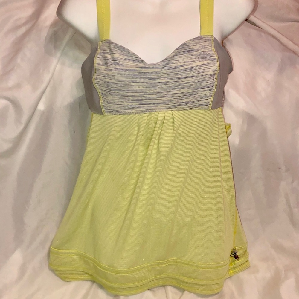 Great condition! Lulu top